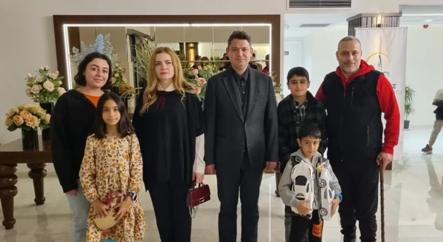 Yetim Gülerse Dünya Güler