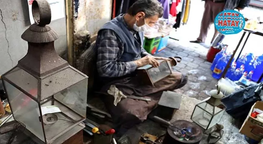 Yıkık Dökük Çarşı’da Bir Fanus Ustası