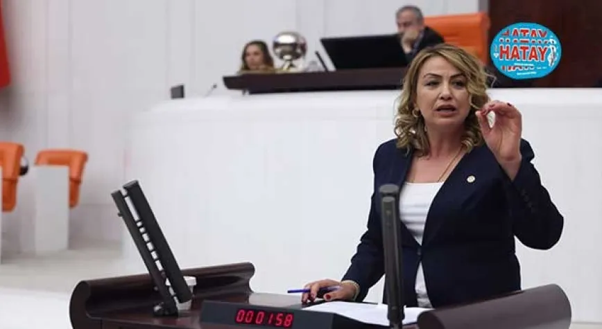 YOLA DÖKÜLEN GÜBRELER KAZALARA SEBEP OLUYOR